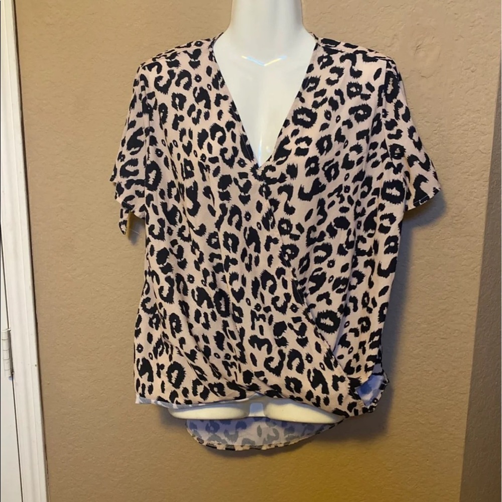 Women’s top with cute sleeves